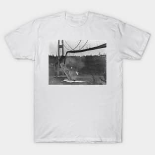 Tacoma Narrows Bridge collapse, 1940 (C018/0920) T-Shirt